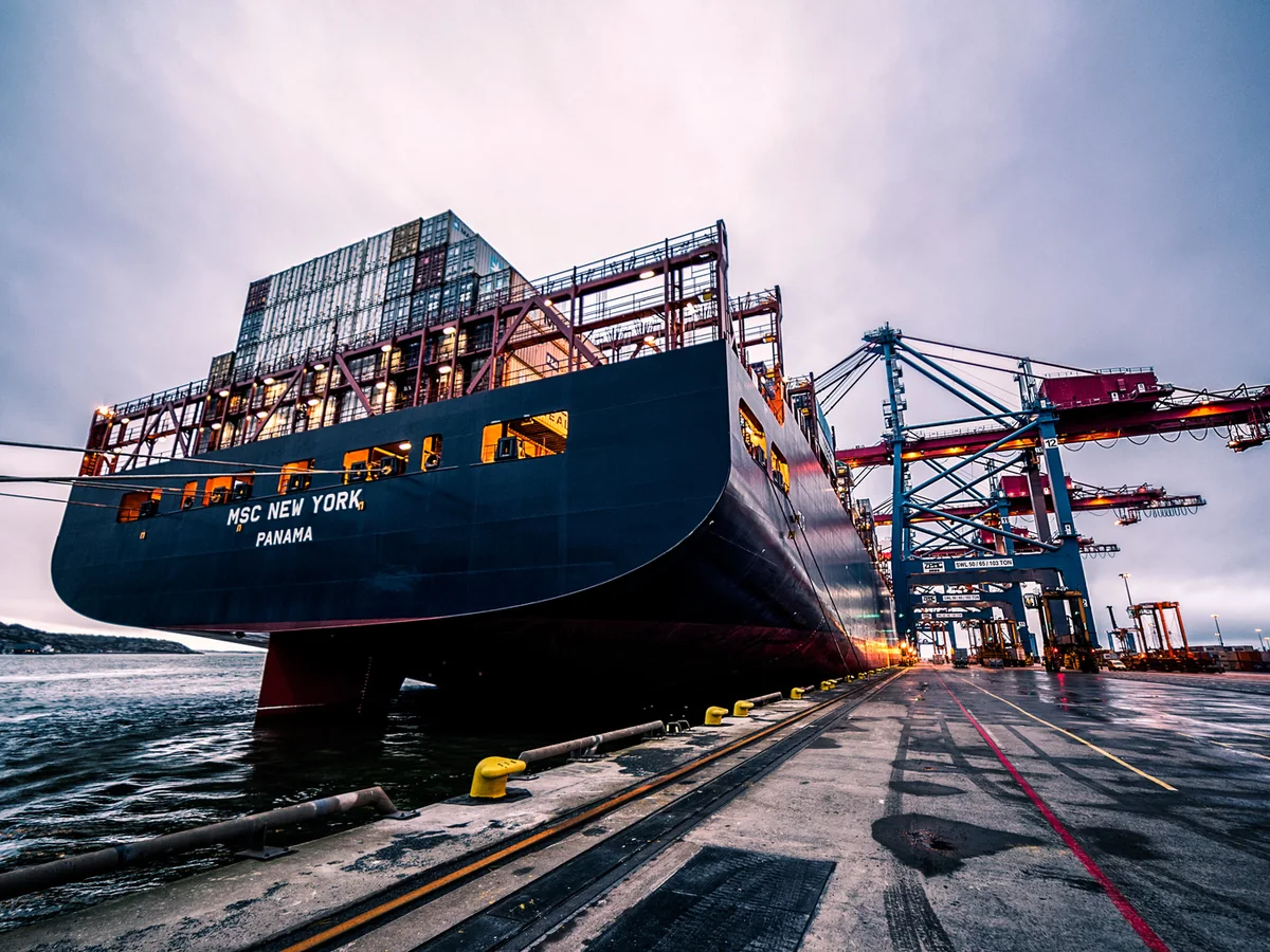 Container vessel and port operations